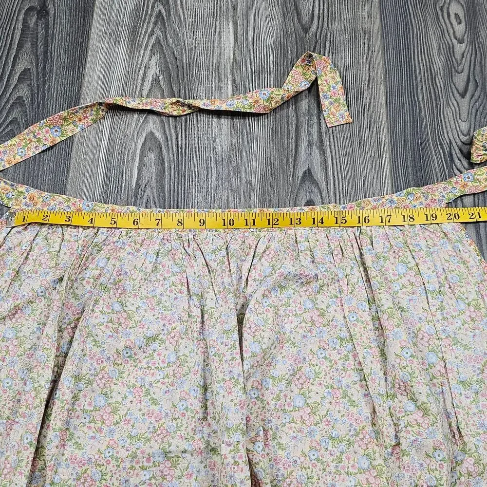 VINTAGE FLORAL WAIST APRON – HANDMADE – LACE TRIM – YELLOW RIBBON – CLEAN